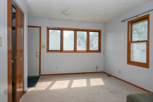 Building Photo - Charming 2 Bed 1 Bath Single Family Home f...