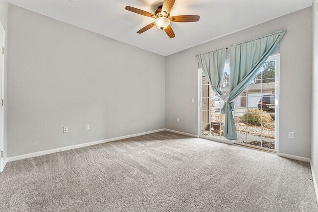 Building Photo - Ground Floor! No Stairs! 2Bed / 2 Bath Condo in Englewood!