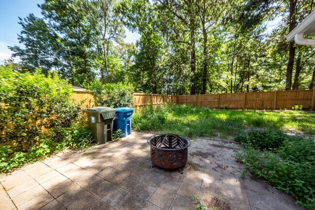 Building Photo - 3 Bedroom 2 Bath Home in Kings Grant - Sum...