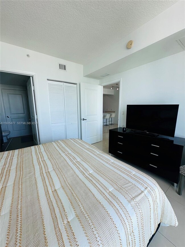 Building Photo - 333 NE 24th St