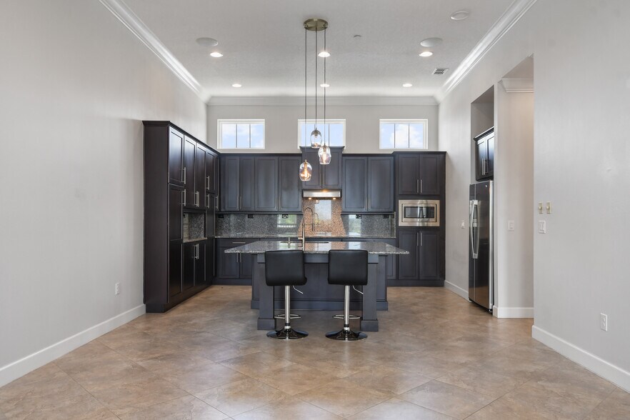 Building Photo - 13787 Benavente Ave