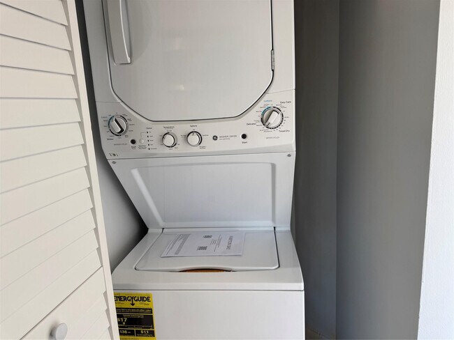 Building Photo - 9930 Twin Lakes Dr