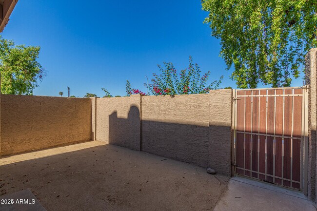 Building Photo - 7329 N 43rd Ln