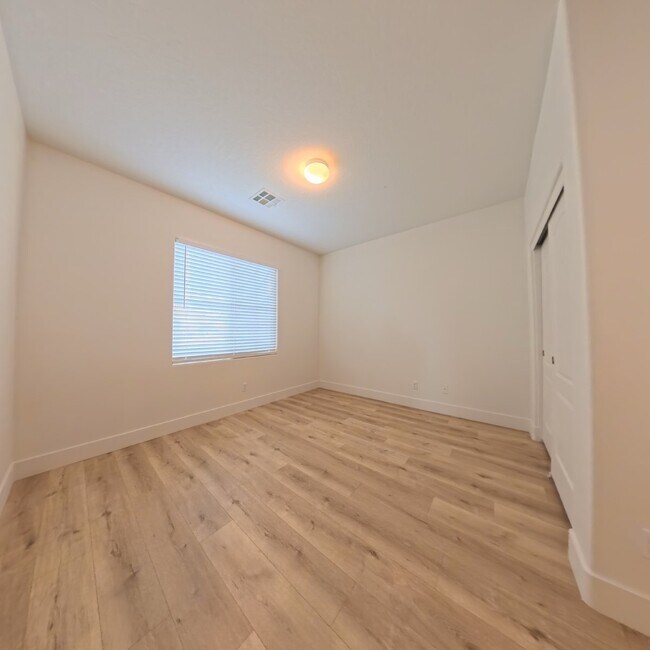 Building Photo - Exceptional Dual Master Residence with Modern Upgrades