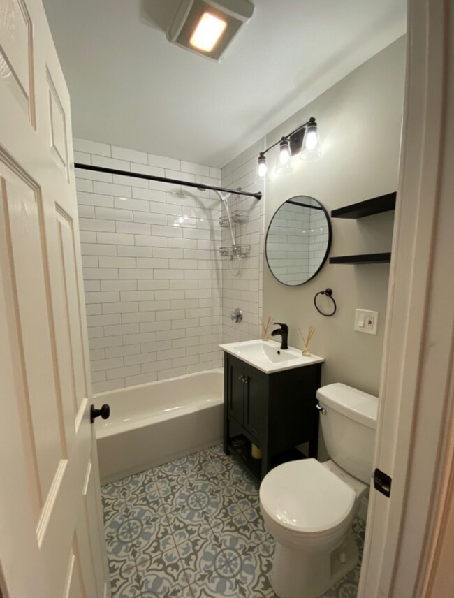 Building Photo - 12 Chel