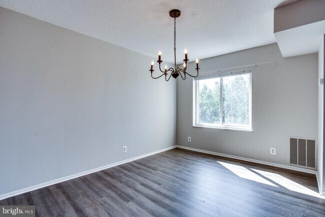 Building Photo - 8370 Greensboro Dr