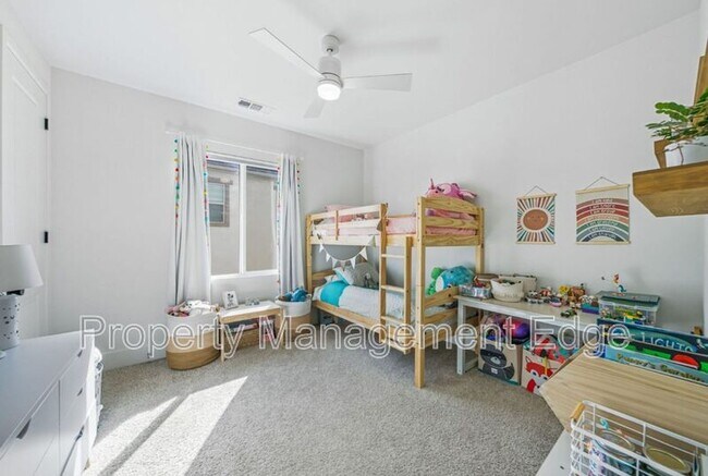 Building Photo - 32017 Radiant Dr
