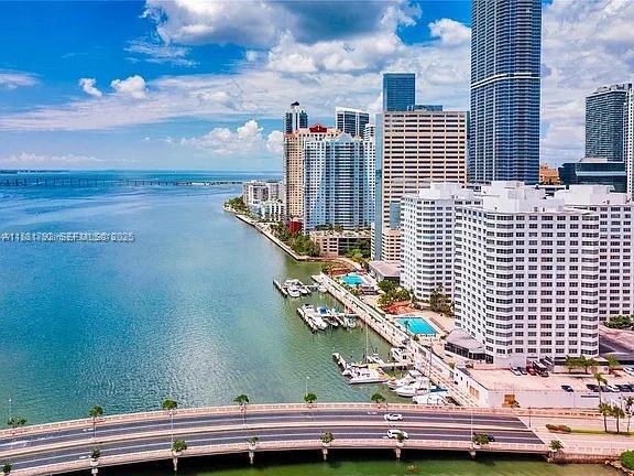 Building Photo - 905 Brickell Bay Dr