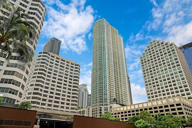 Building Photo - 950 Brickell Bay Dr