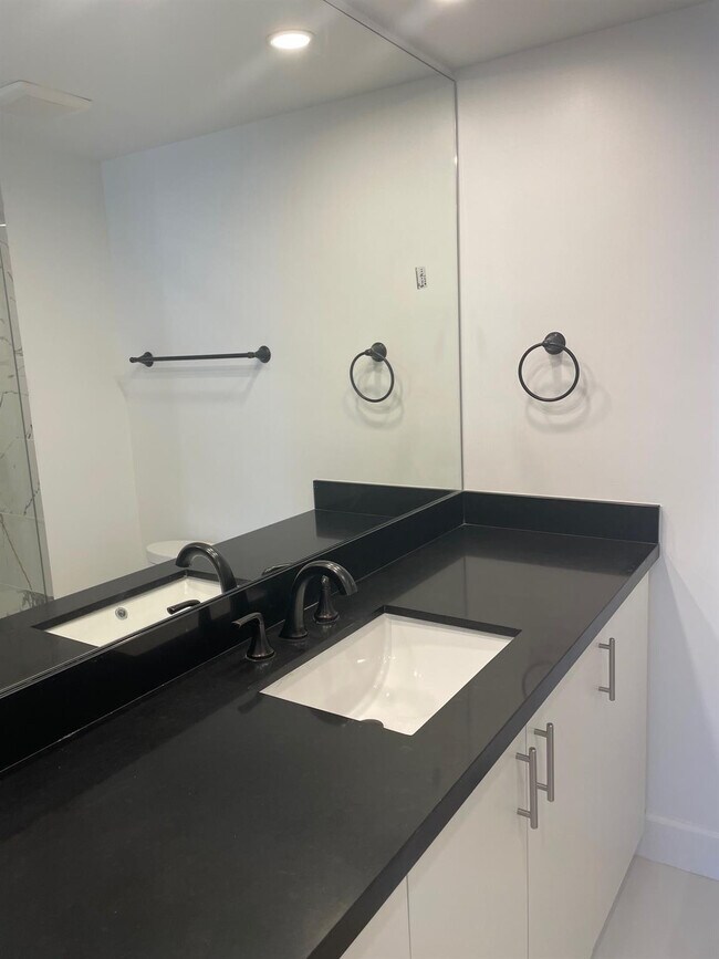 Building Photo - 3800 Galt Ocean Dr