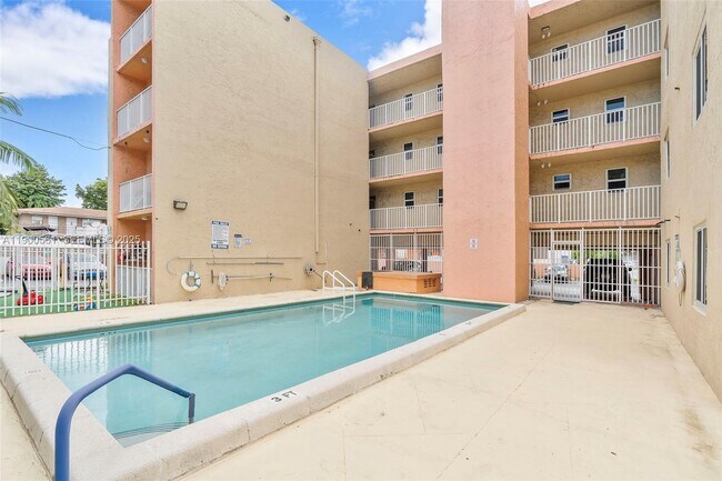 Building Photo - 2400 NW 16th St Rd