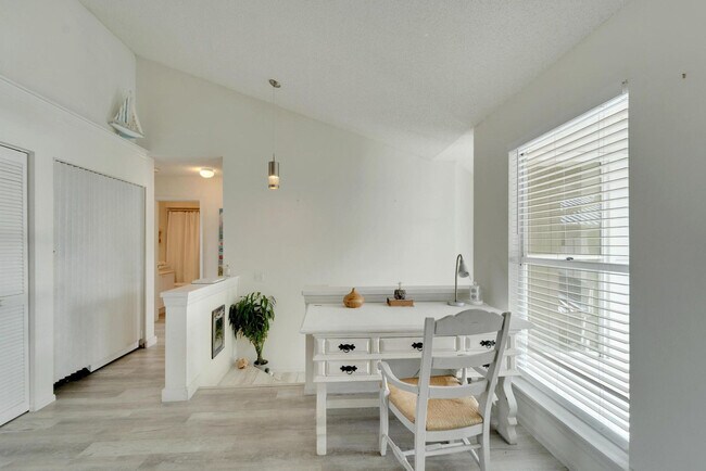 Building Photo - 840 Audubon Dr