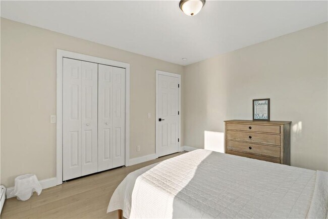 Building Photo - 11 Defelice Rd