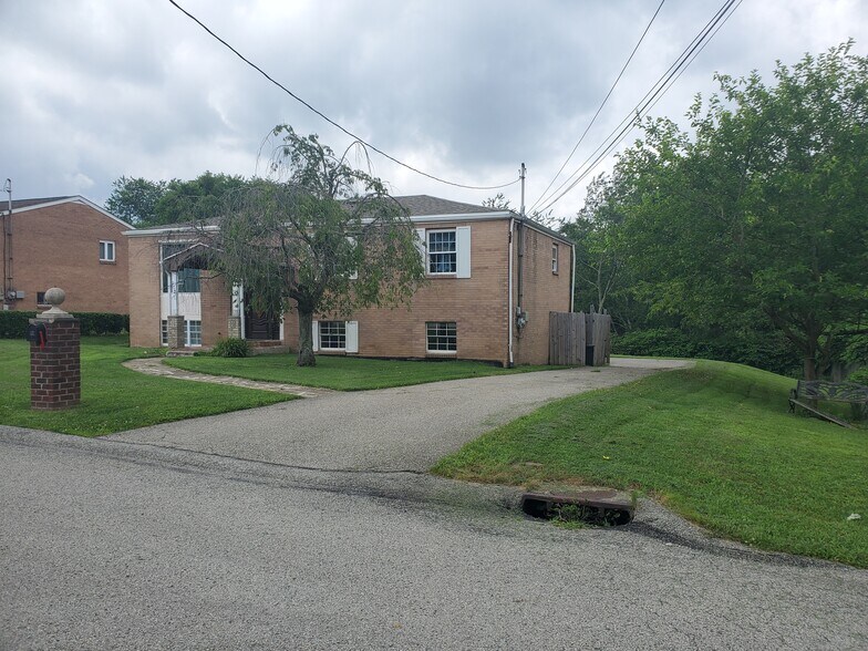 Building Photo - 210 Canterbury Ln
