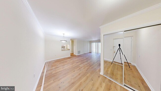 Building Photo - 18318 Streamside Dr