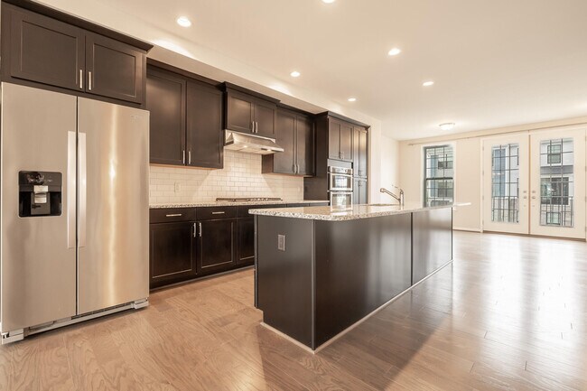 Building Photo - 2715 S Spurway Dr
