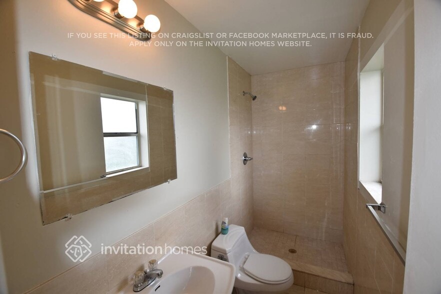 Building Photo - 7750 NW 45th Ct