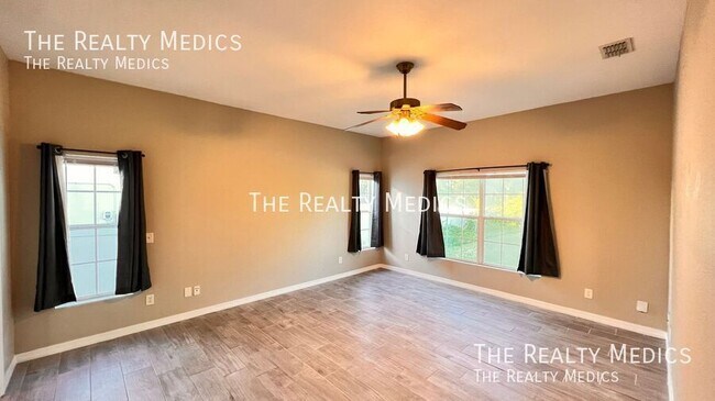 Building Photo - 3297 Tallwood Dr