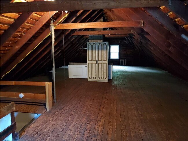 Building Photo - 325 Field St