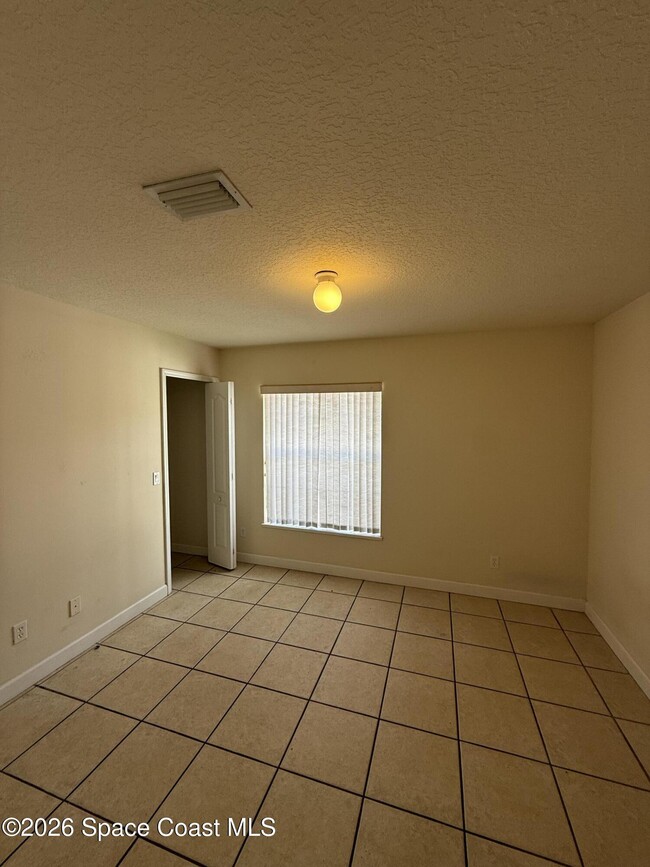Building Photo - 1352 Gem Cir