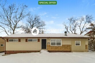 Building Photo - 4 Bedroom Pet-Friendly Home in Grandview, ...