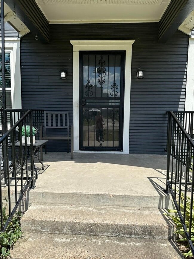 Building Photo - 4802 Siegel St