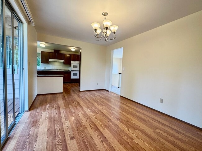 Building Photo - Bellevue Home