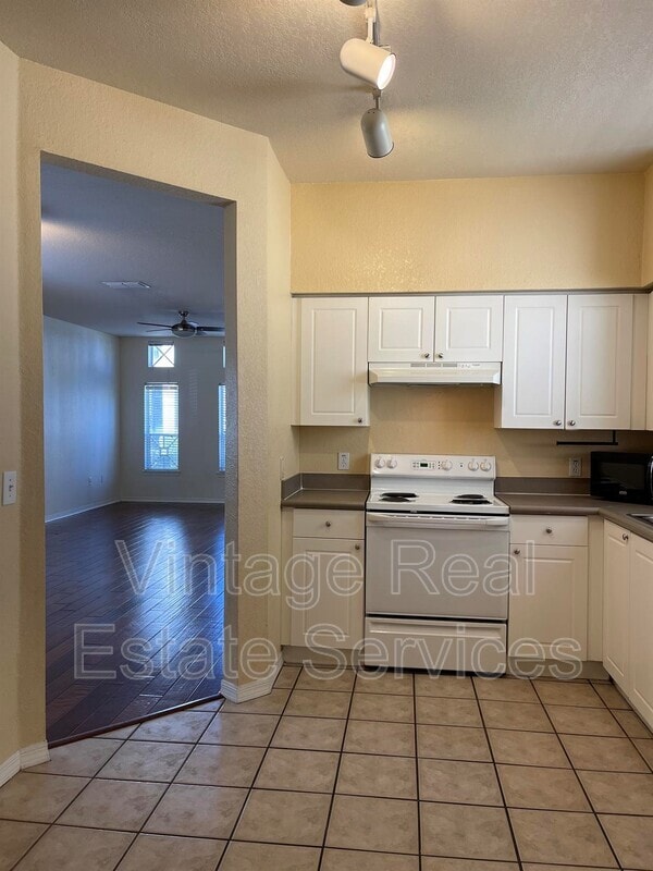 Building Photo - 4007 Sand Palm Ct