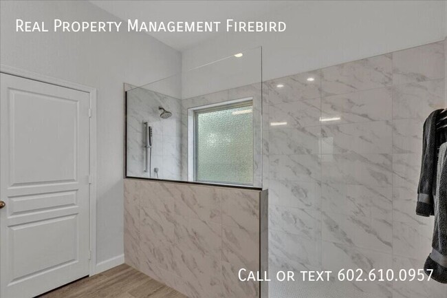 Building Photo - 4921 S Vista Pl