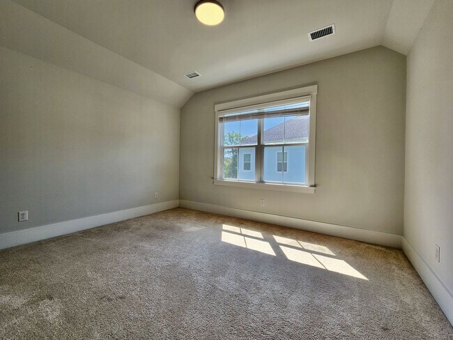 Building Photo - Like new beauty in Point Hope - Charleston