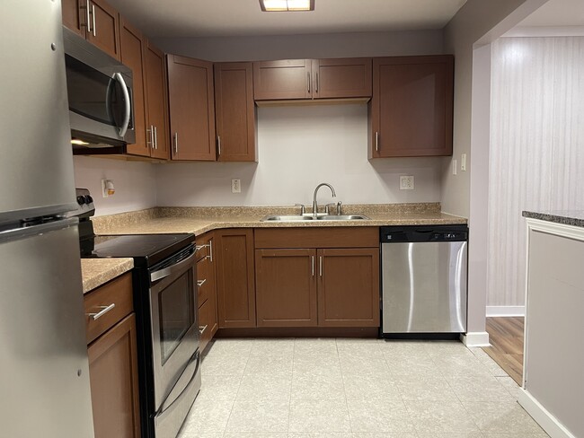 Building Photo - 803 Garden Cir