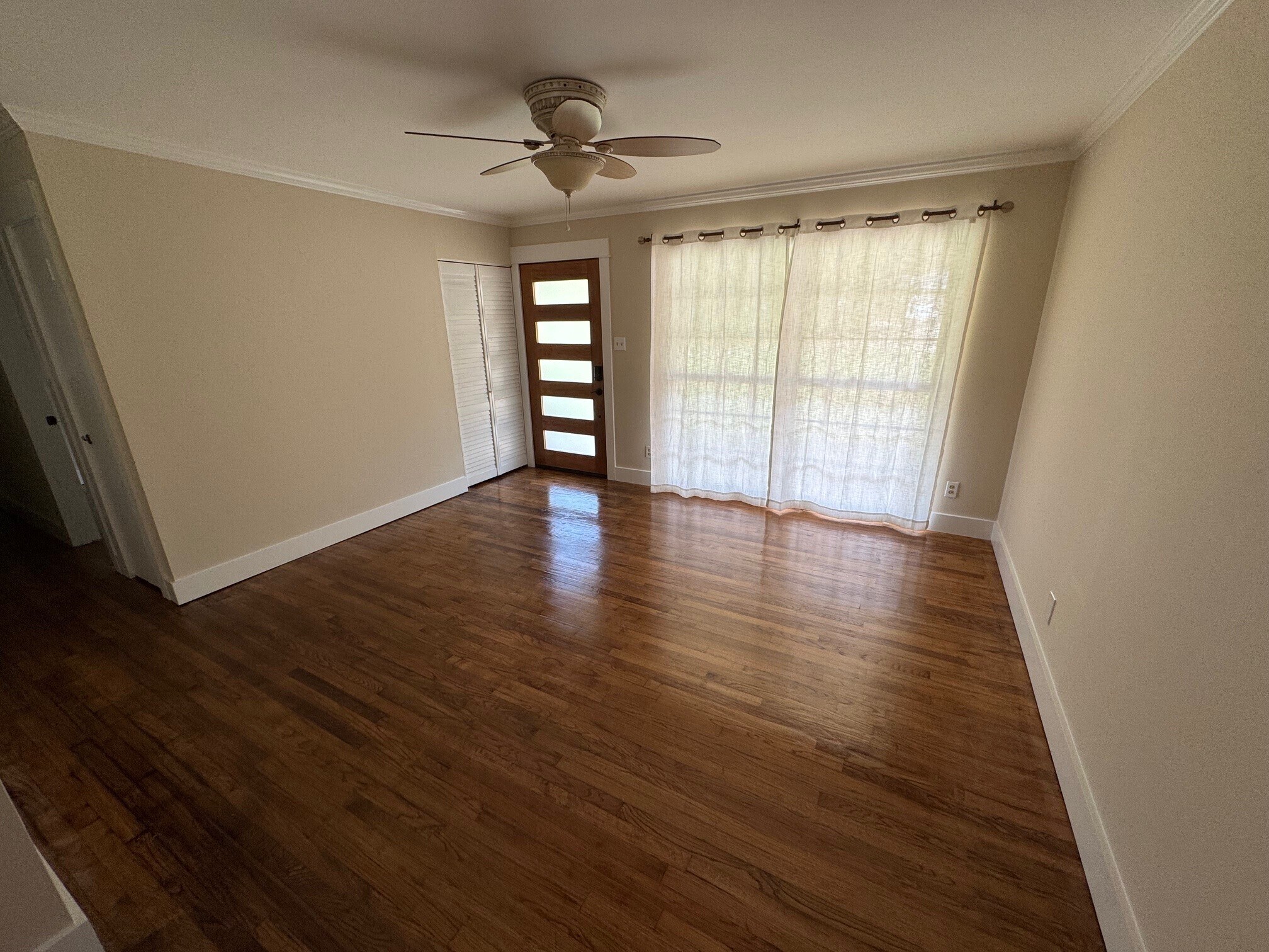Living Room - 406 Rosa Ave