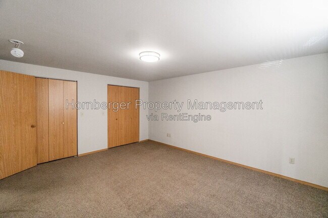 Building Photo - 1501 N Regal St
