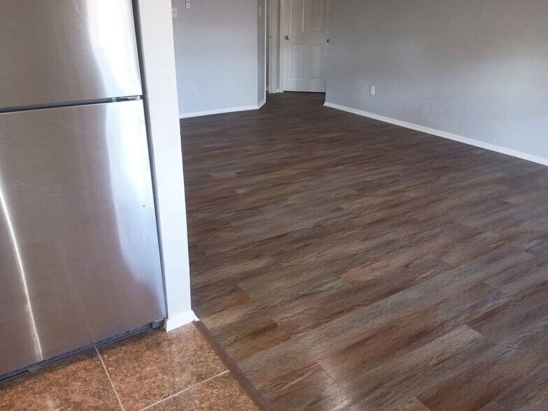Building Photo - 10810 Kentington Oak Dr