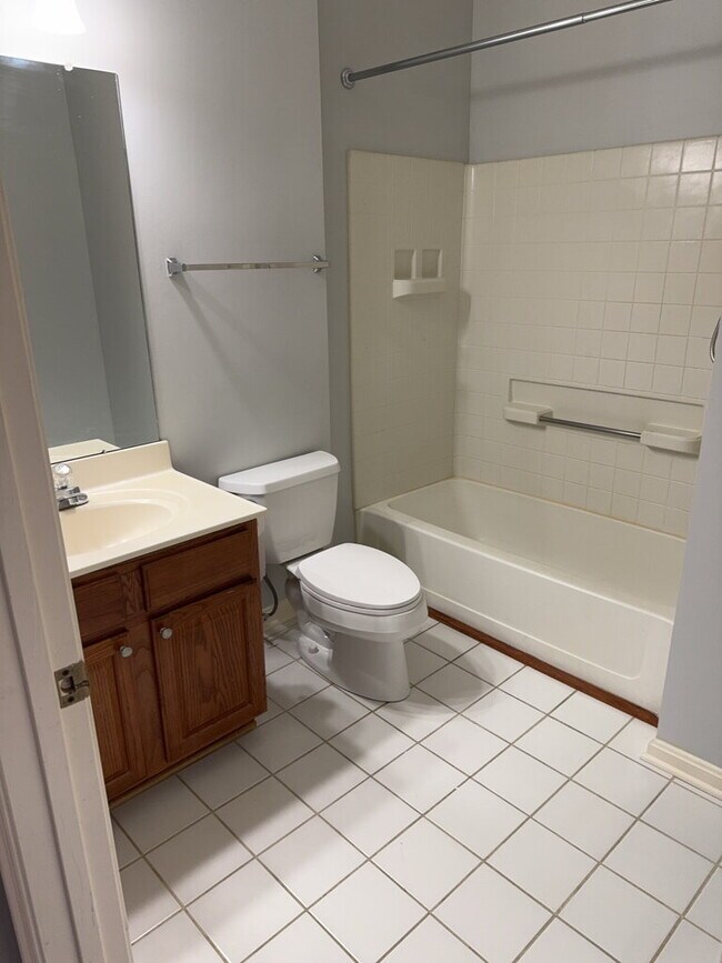 Building Photo - Modern 3BR Condo Near Annapolis Mall & Med...