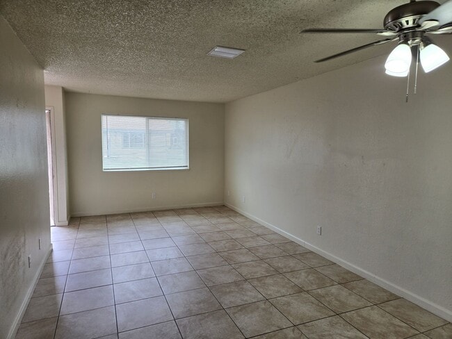 Building Photo - Cute Unit - 2bdr 1bth