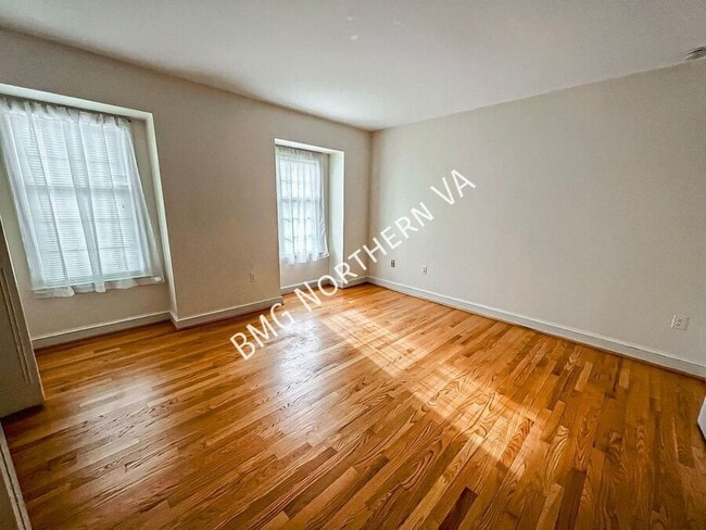 Building Photo - 1325 Lynnbrook Dr
