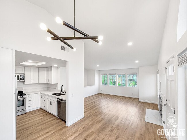 Building Photo - Great 3B/2BA Townhome in Oceanside!