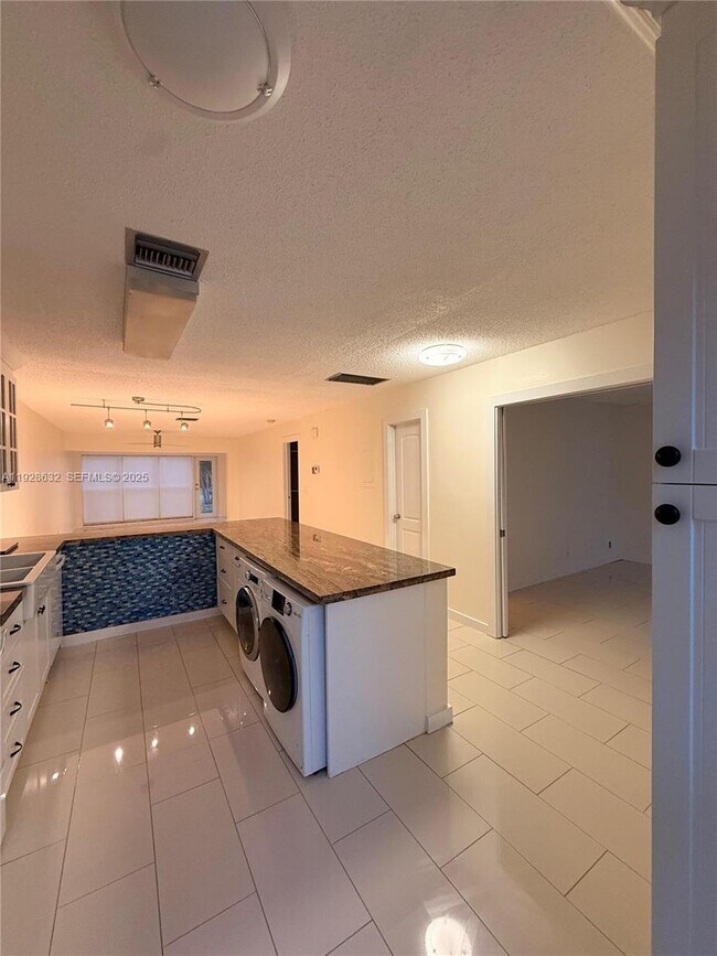 Building Photo - 13741 Flora Pl