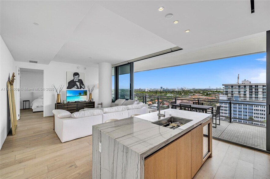 Building Photo - 8701 Collins Ave