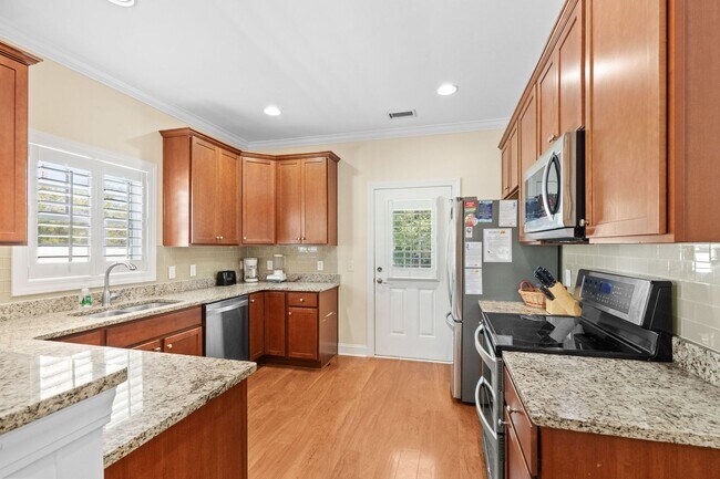 Building Photo - Coastal Living at its Best: Charming 3-Bedroom Near the Beach
