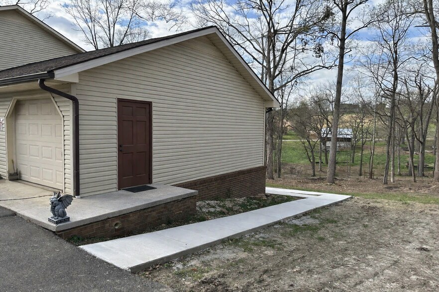 Building Photo - 1230 Stonewall Jackson Dr