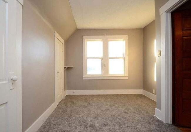 Building Photo - Beautiful 5 Bedroom Home!