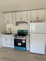 Building Photo - 2022 E 2nd St