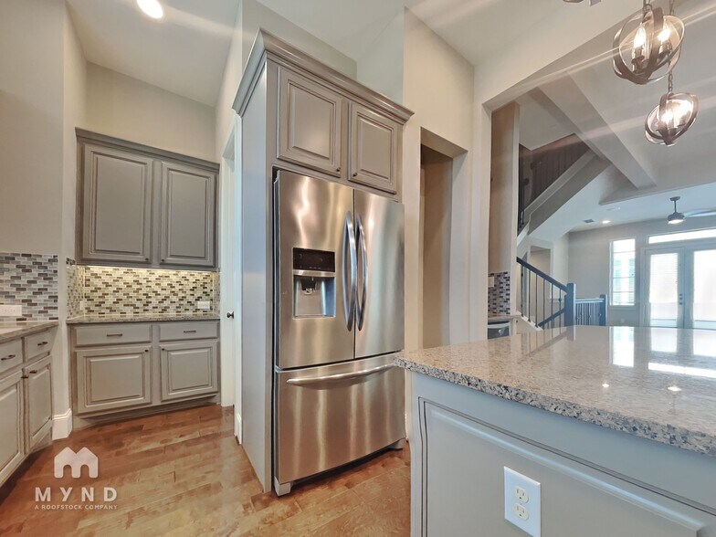 Building Photo - 5430 Cornish St