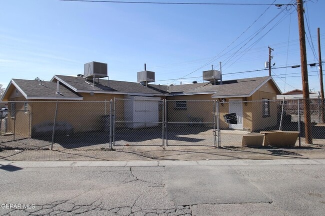 Building Photo - 8903 Old County Dr