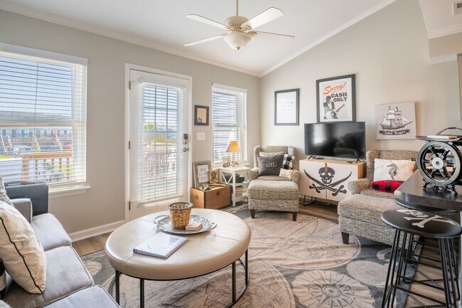 Building Photo - FURNISHED OFF-SEASON MONTHLY RENTAL-STARTING JANUARY 2026