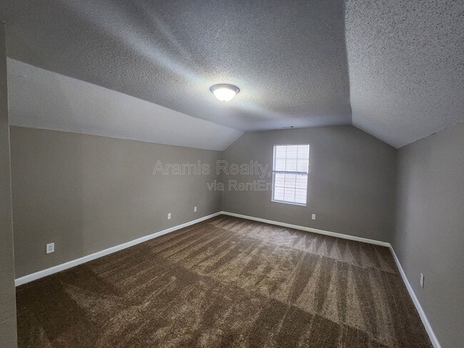 Building Photo - 5886 Ravensway Dr