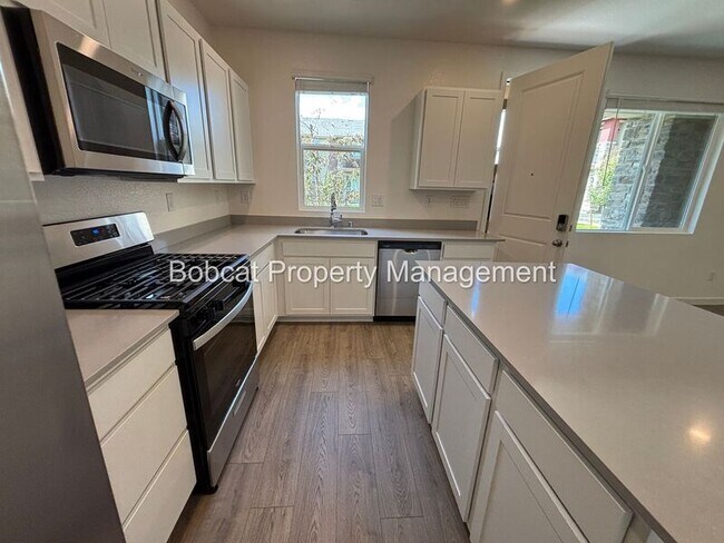 Building Photo - 839 Centerville St