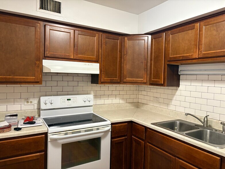 Building Photo - 7411 Astor Ave